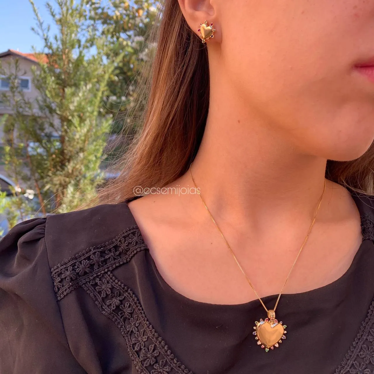 Conjunto de brinco e colar coração liso com pedra em volta - 45 cm - banhado  a ouro 18k