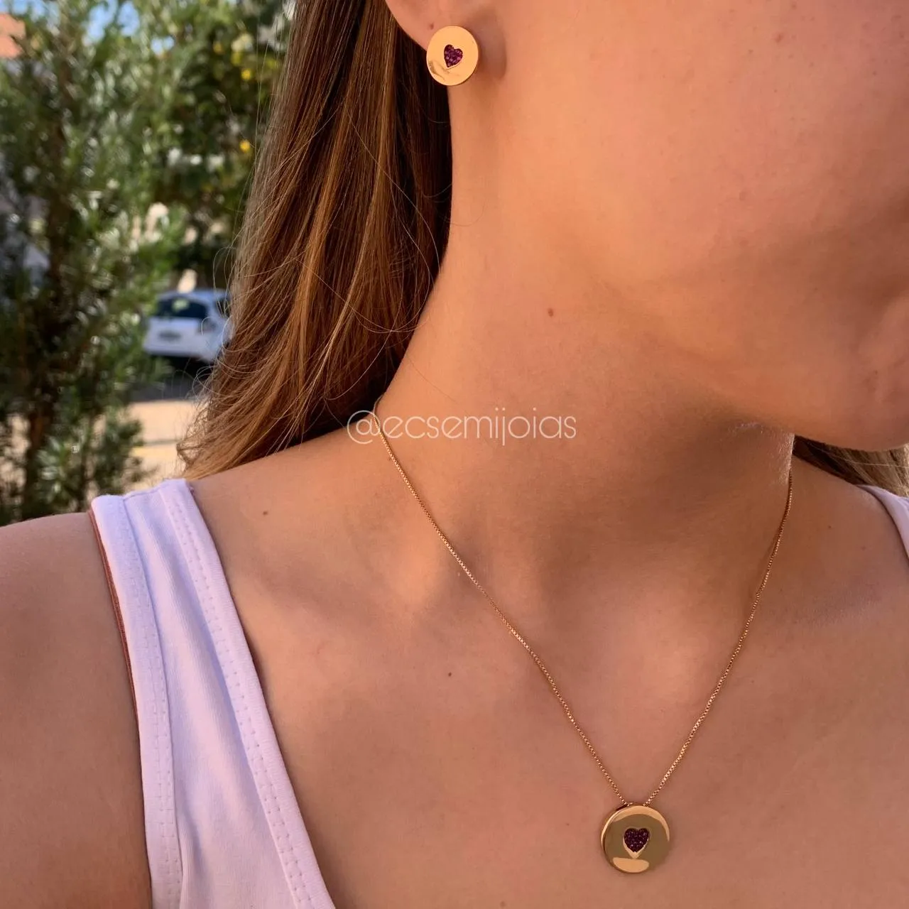Conjunto de brinco e colar redondo com coração cravejado no centro - 42+ 3 cm de extensor - banhado a ouro 18k
