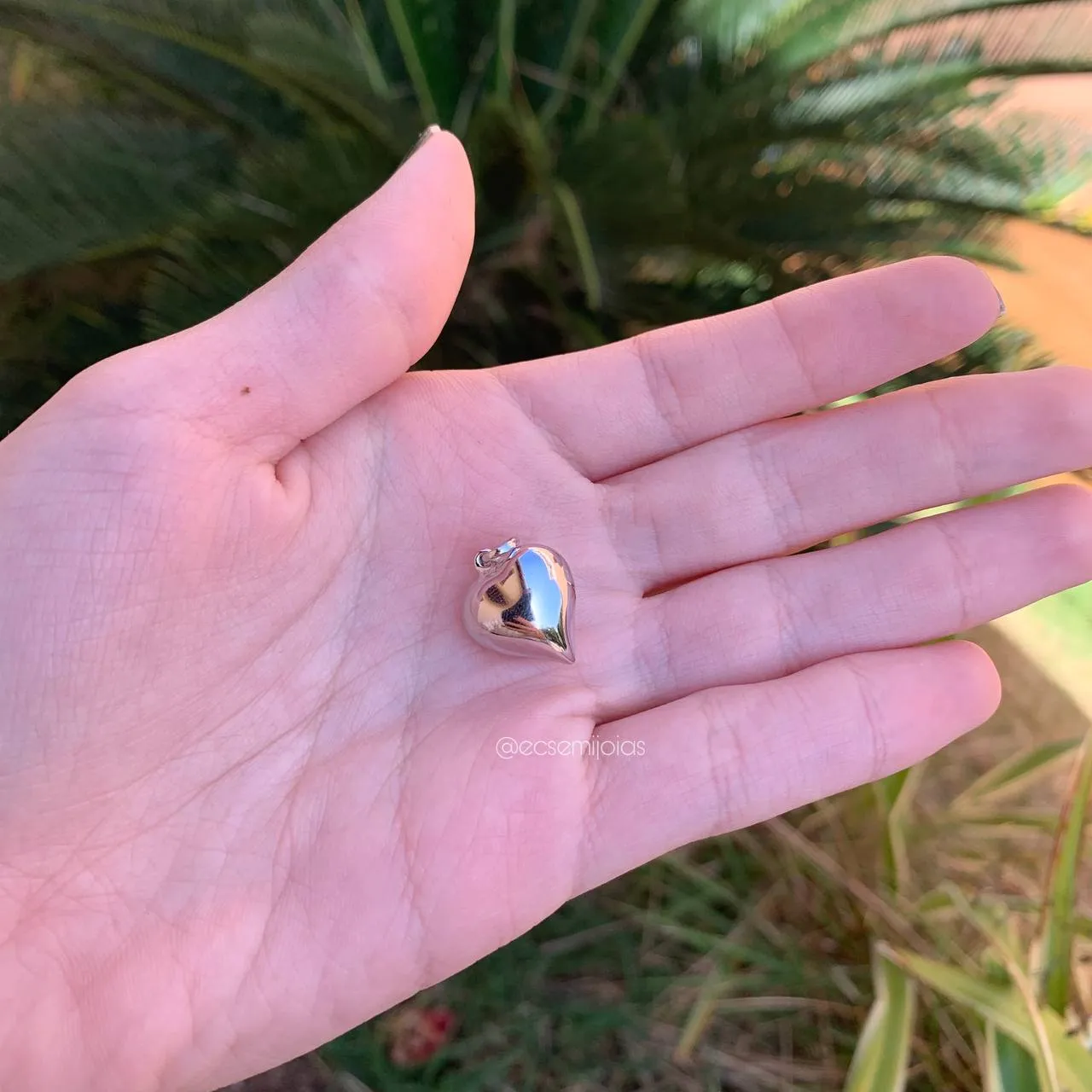 Pingente coração oco liso - 16 mm - banhado a ródio branco