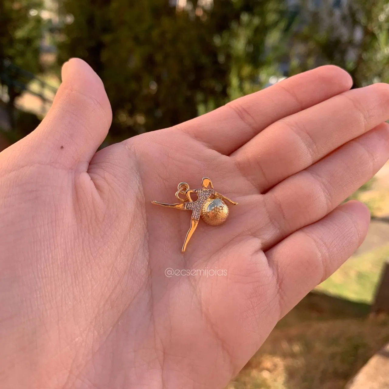 Pingente Pilates - banhado a ouro 18k