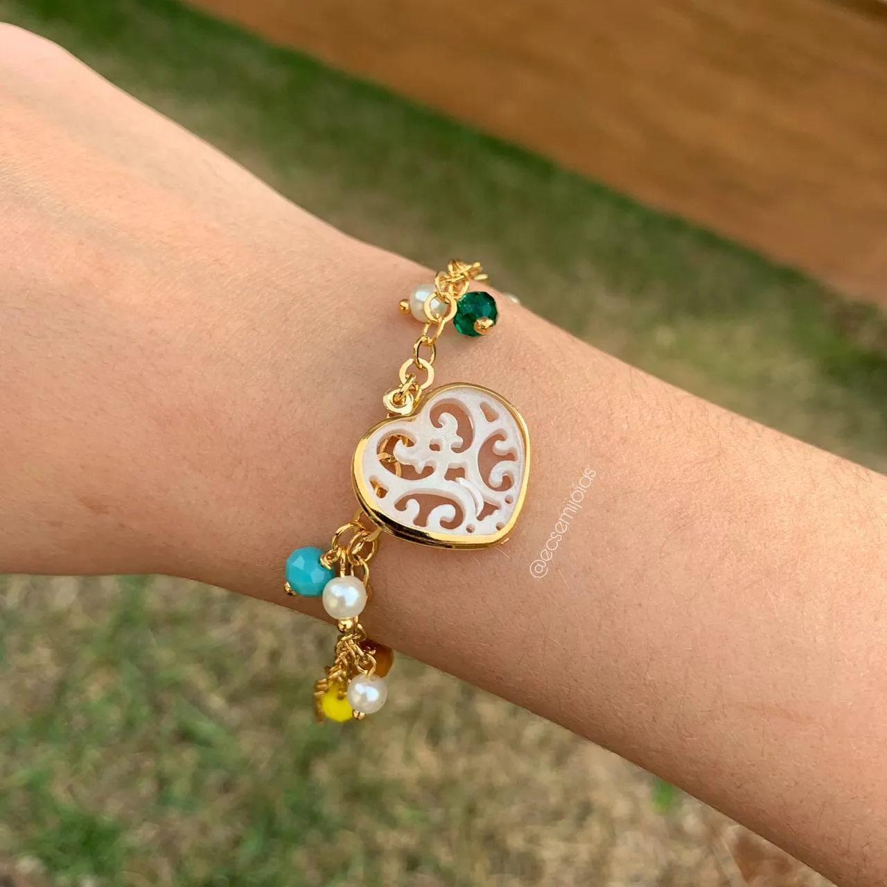 Pulseira cristais e coração pendurado - 20 cm com extensor - banhado a ouro 18k