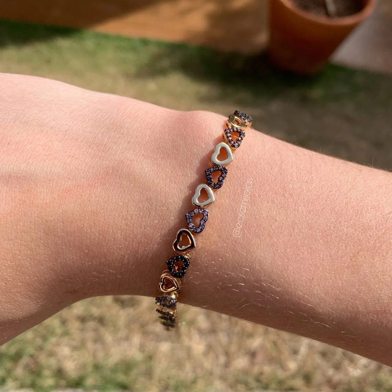 Pulseira de corações cravejados - 18 cm - banhado a ouro 18k