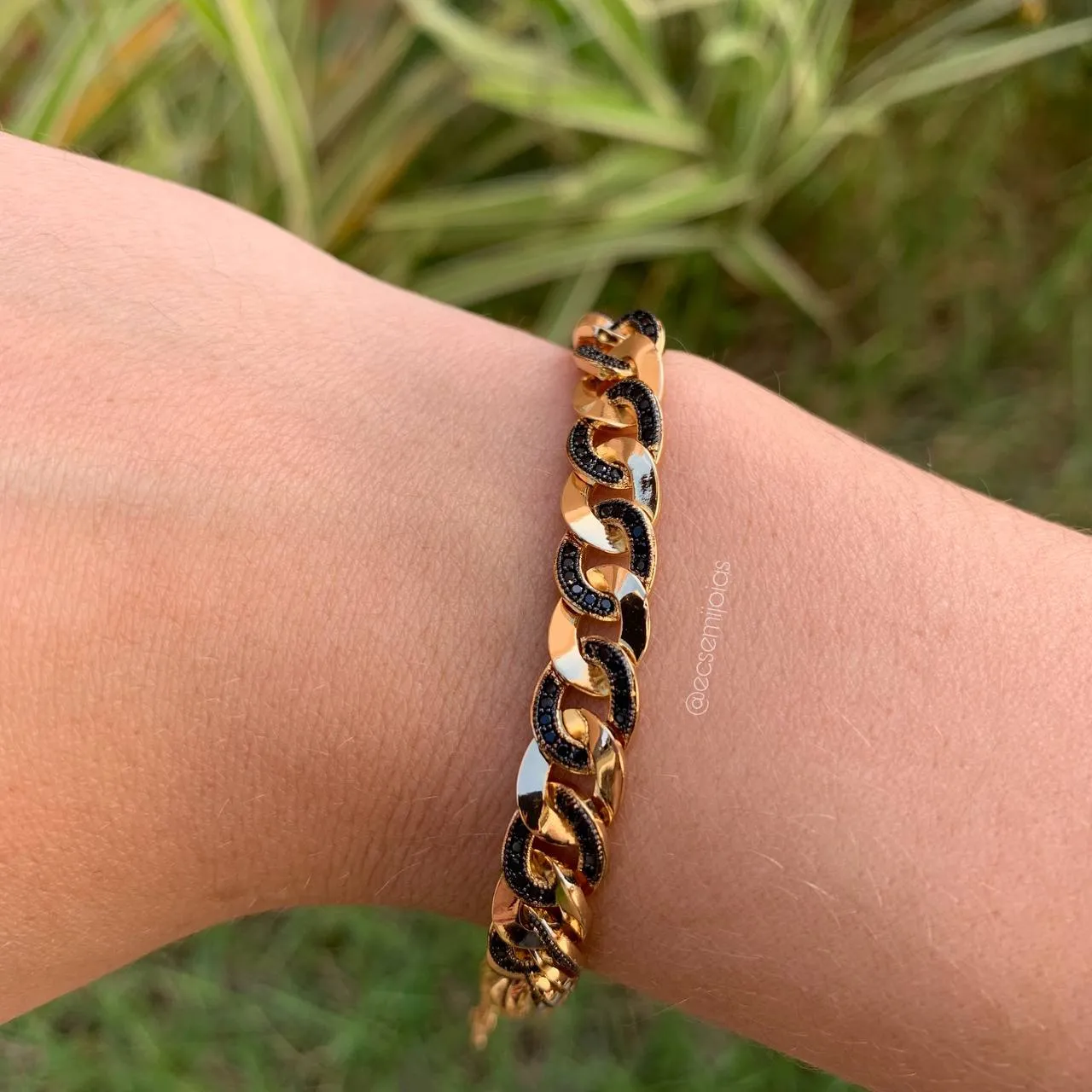 Pulseira elos entrelaçados cravejados - 18 cm - banhado a ouro 18k