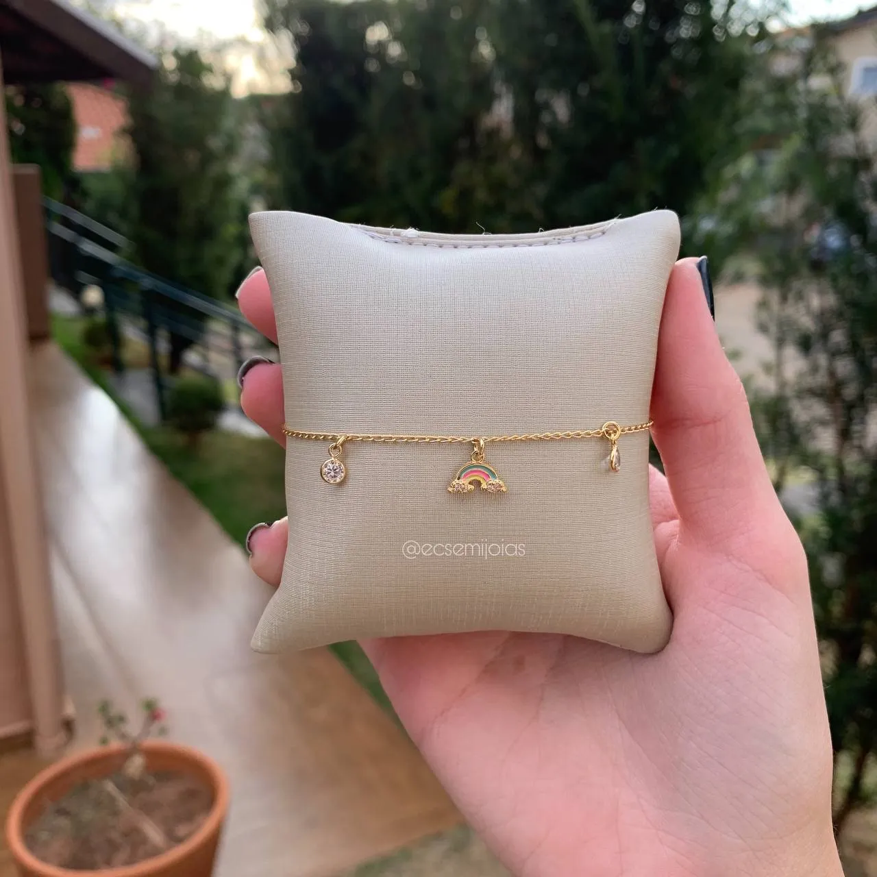 Pulseira infantil arco iris e dois pontos de luz - 17 cm - banhado a ouro 18k