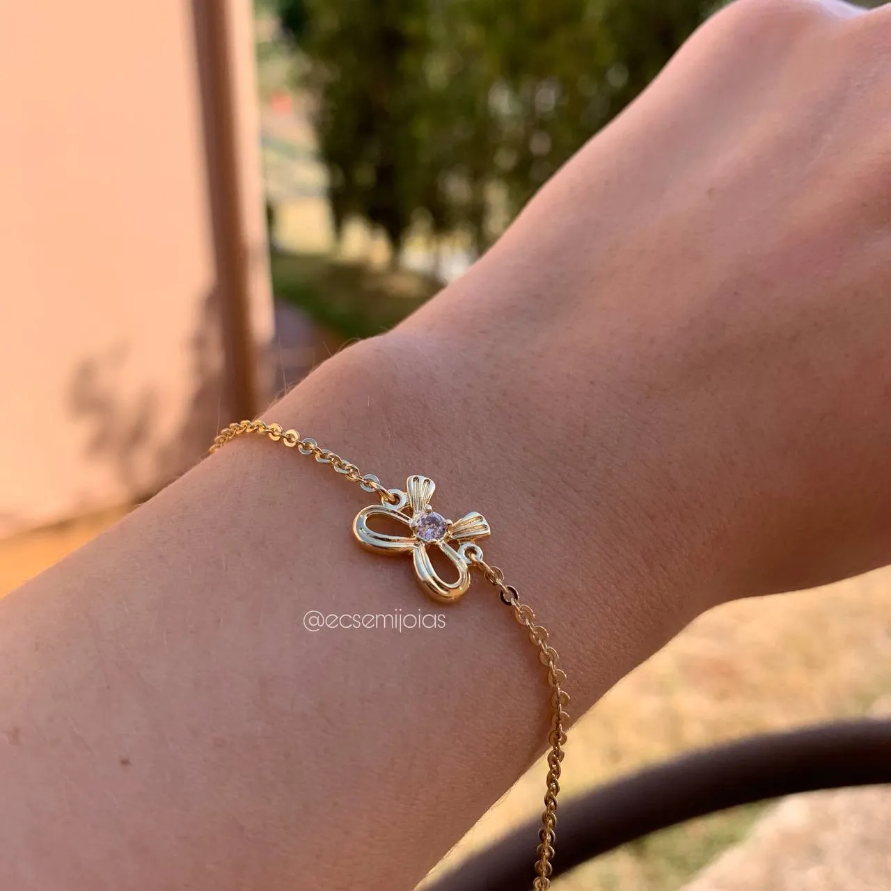 Pulseira laço com zircônia no meio - 15 + 5 cm de extensor - banhado a ouro 18k