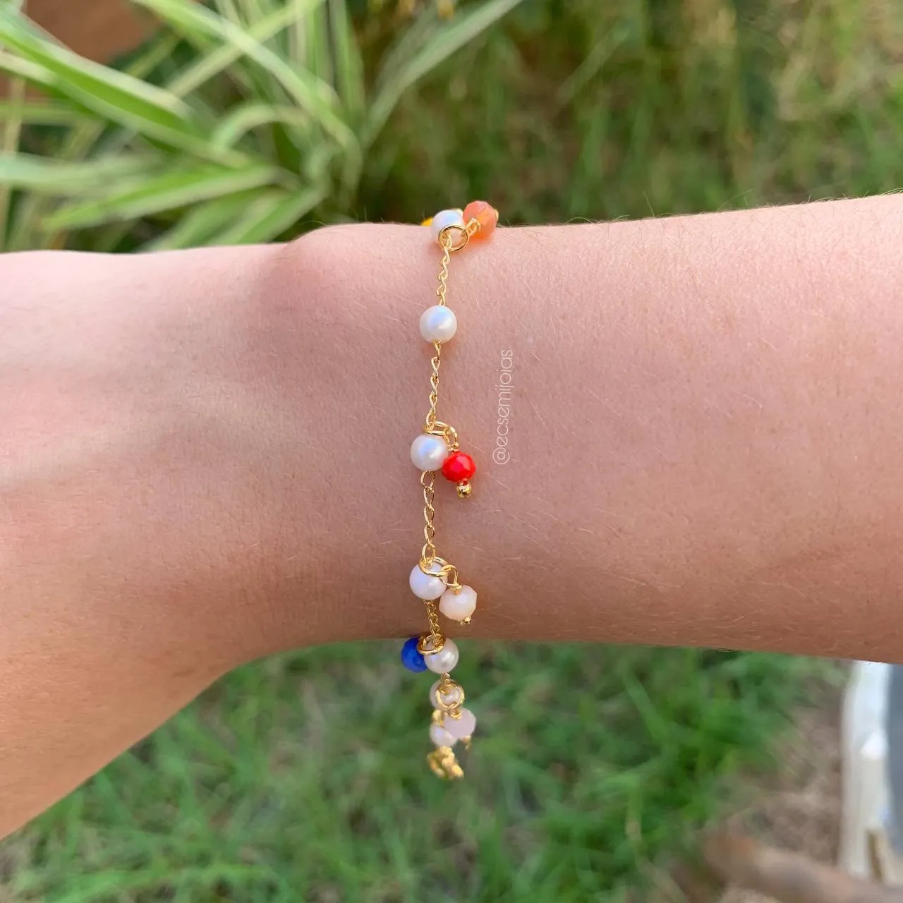 Pulseira perolas e miçangas - 15 cm +5 cm de extensor - banhado a ouro 18k