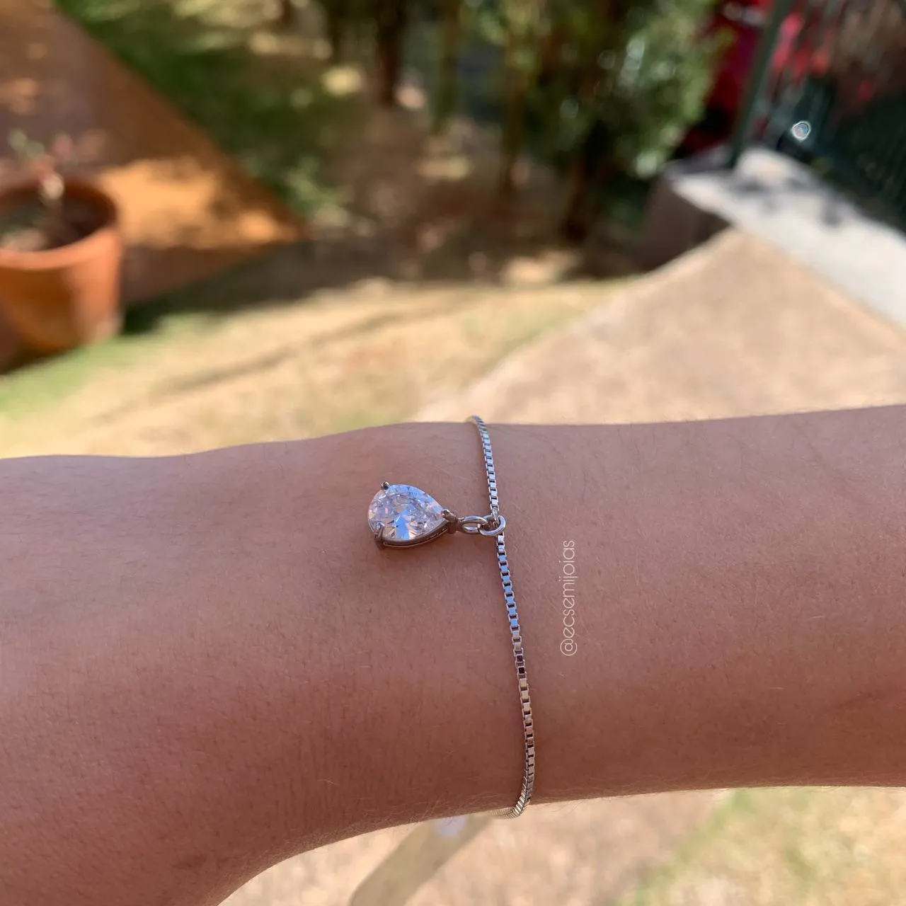 Pulseira shambala gota pendurada - banhado a ródio branco