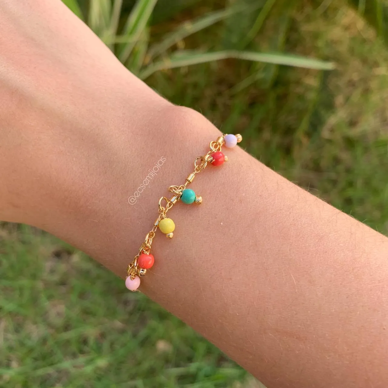 Pulseira  com 6 pedrinhas coloridas - 27 cm - banhado a ouro 18k