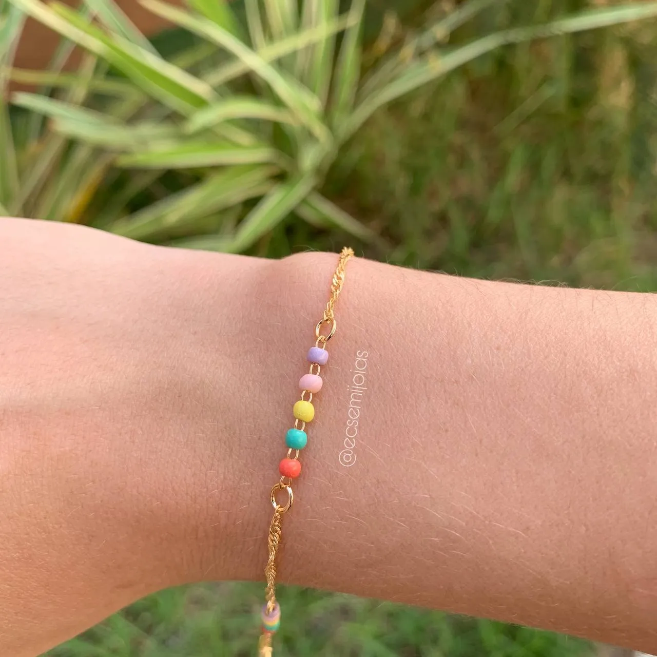Pulseira singapura com 5 pedrinhas coloridas - 18 cm - banhado a ouro 18k