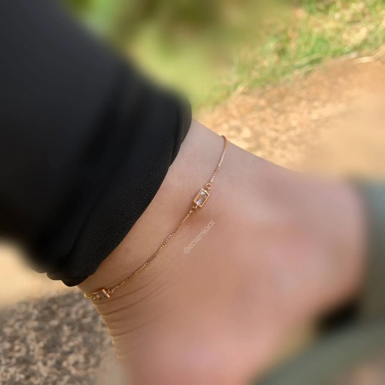 Tornozeleira com zircônias retangulares - 22 cm + 5 cm de extensor- banhado a ouro 18k