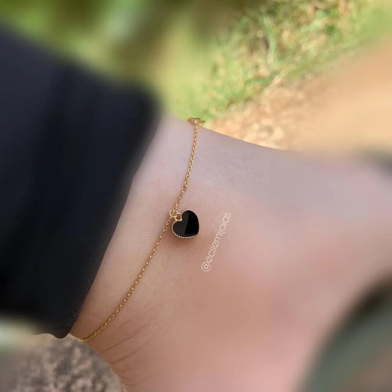Tornozeleira de coração liso - 20 cm + 3 cm de extensor - banhado a ouro 18k