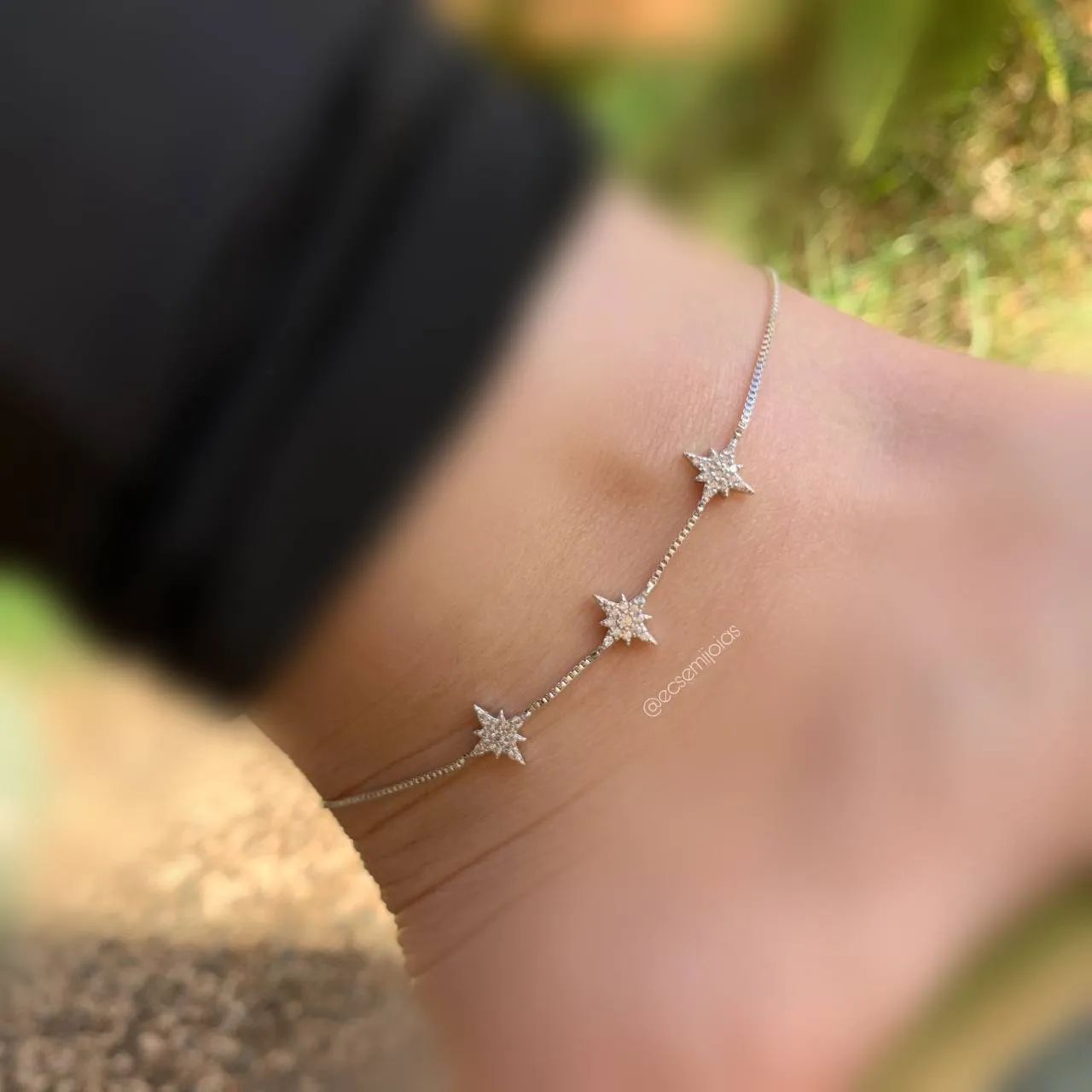 Tornozeleira três estrelas cravejadas - 22 cm + 5 cm de extensor - banhado a ródio branco