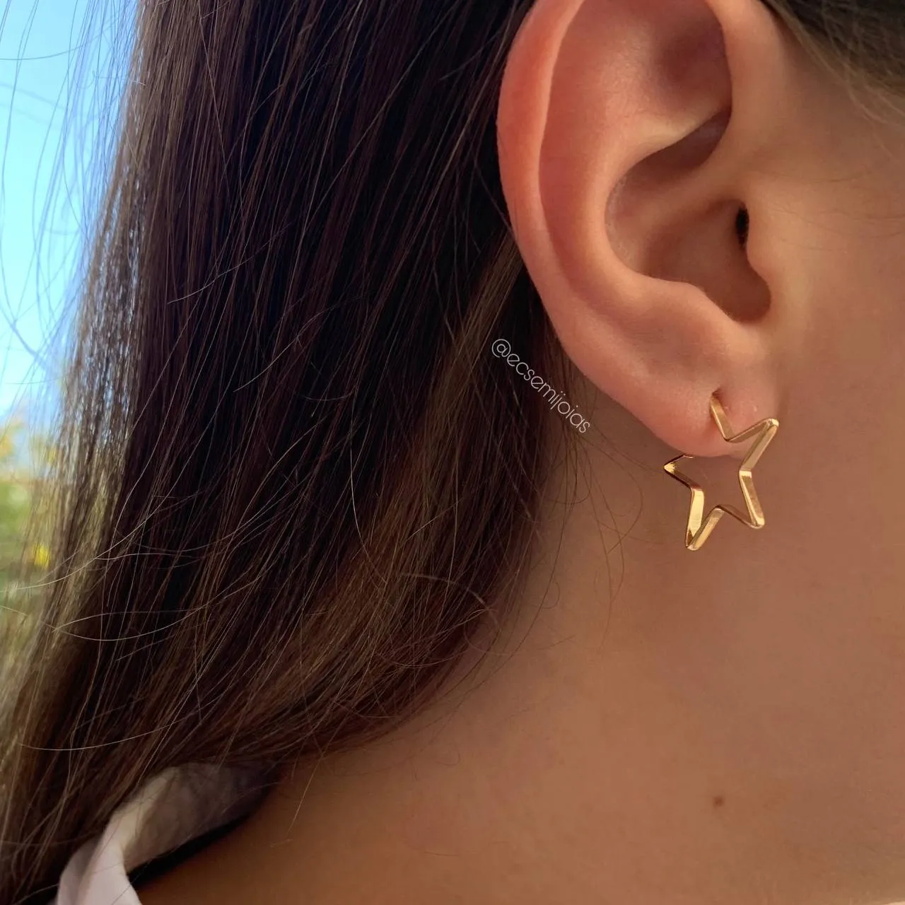 Brinco argola de estrela lisa P - coleção lunar - banhado a ouro 18k