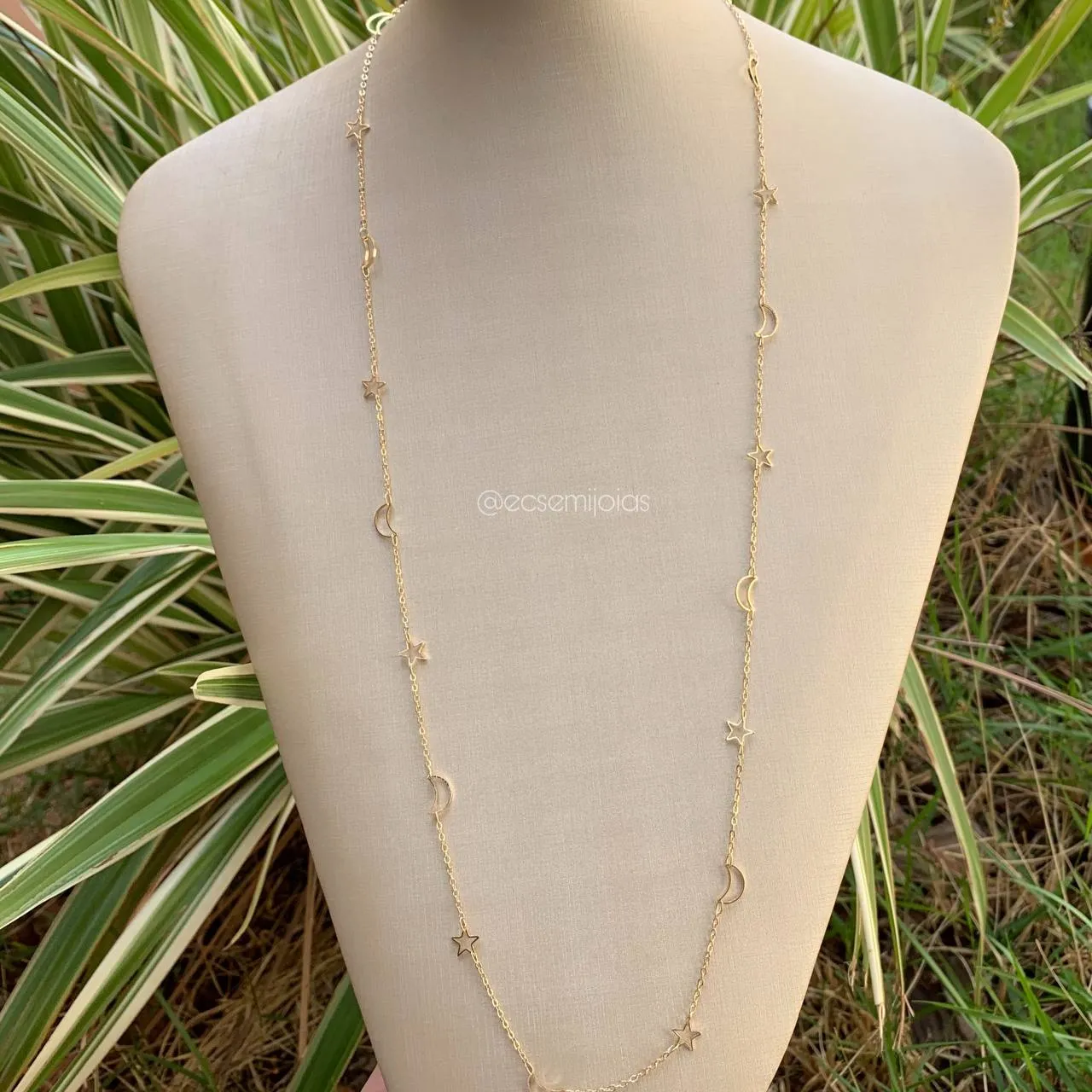 Colar longo de lua e estrela - coleção lunar - 80 cm - banhado a ouro 18k