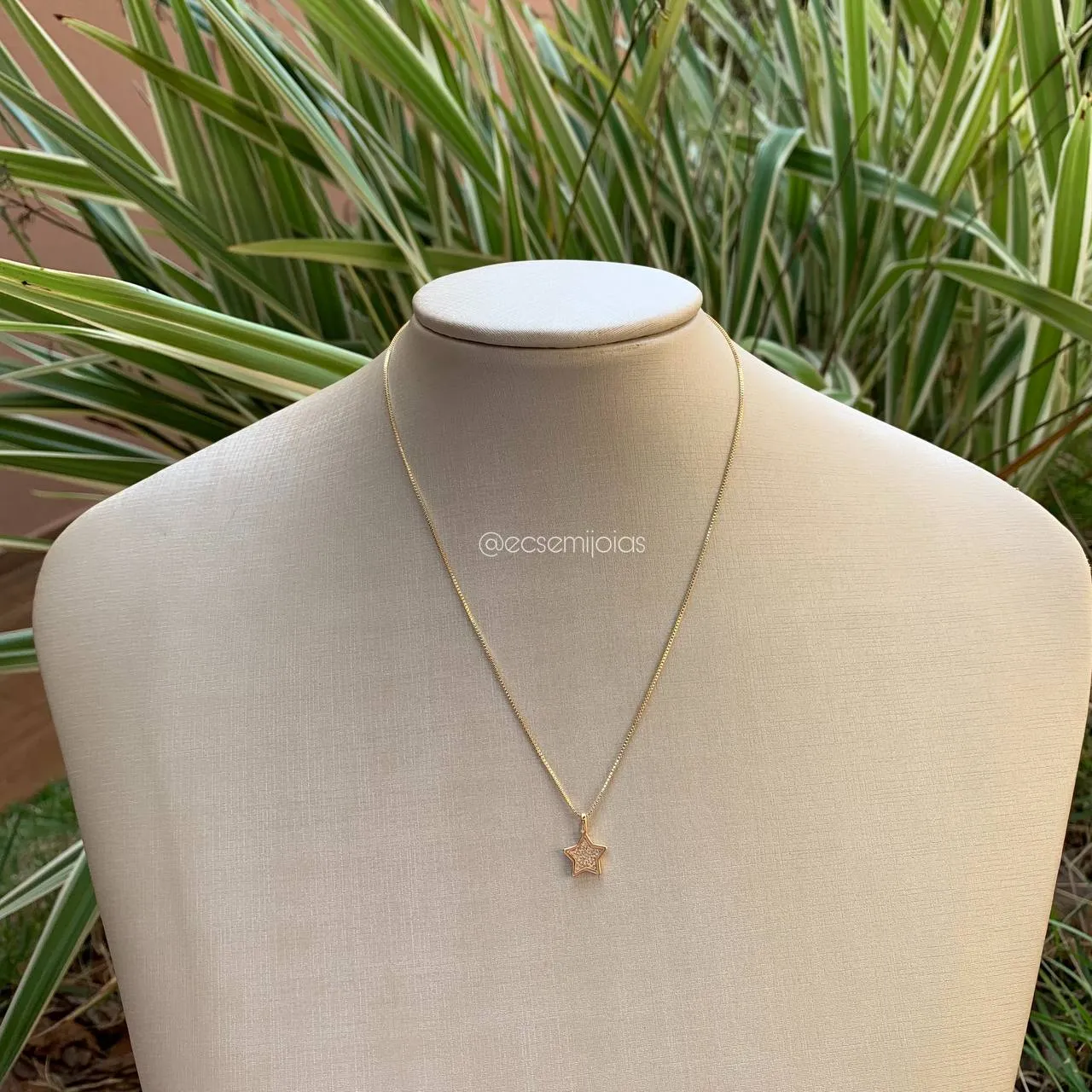 Colar de estrela cravejada - coleção lunar - 40 cm - banhado a ouro 18k