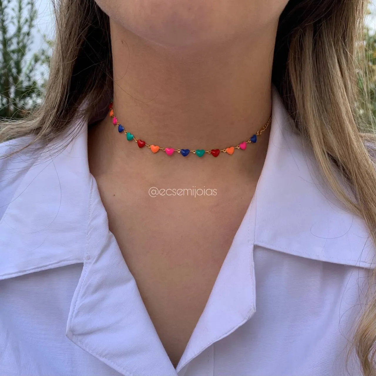 Colar choker de corações com resina - 40 cm  - banhado a ouro 18k
