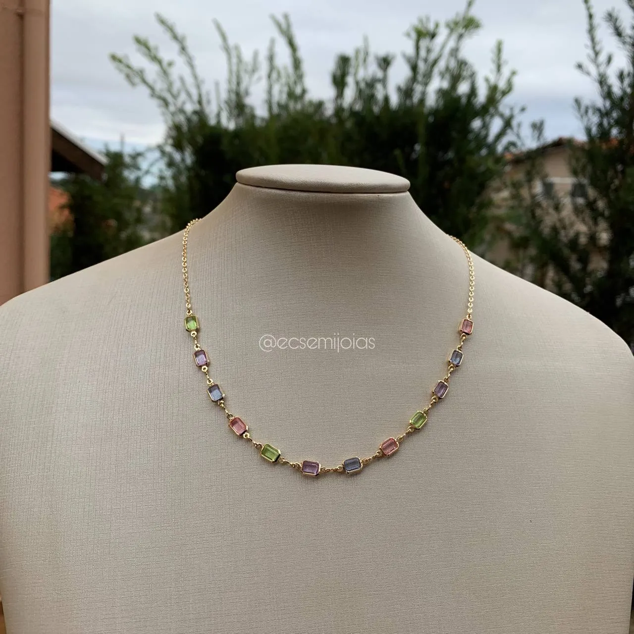 Colar com pedrinhas retangulares - banhado a ouro 18k - 44 cm