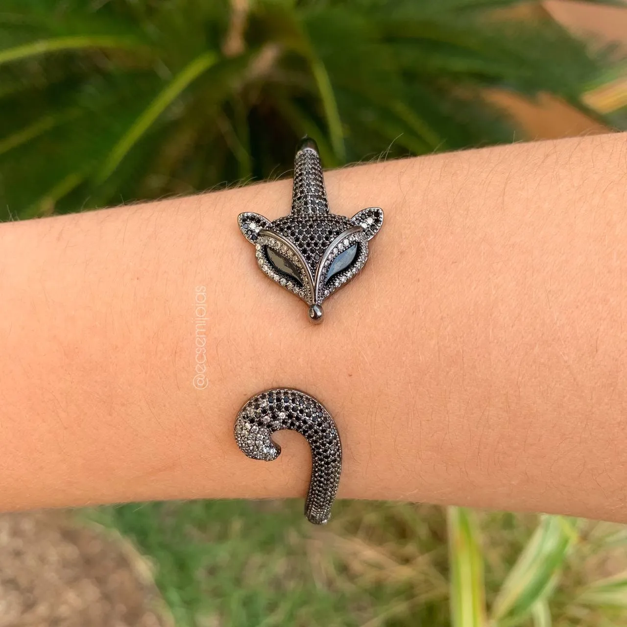 Bracelete raposa cravejada - banhado a ródio negro