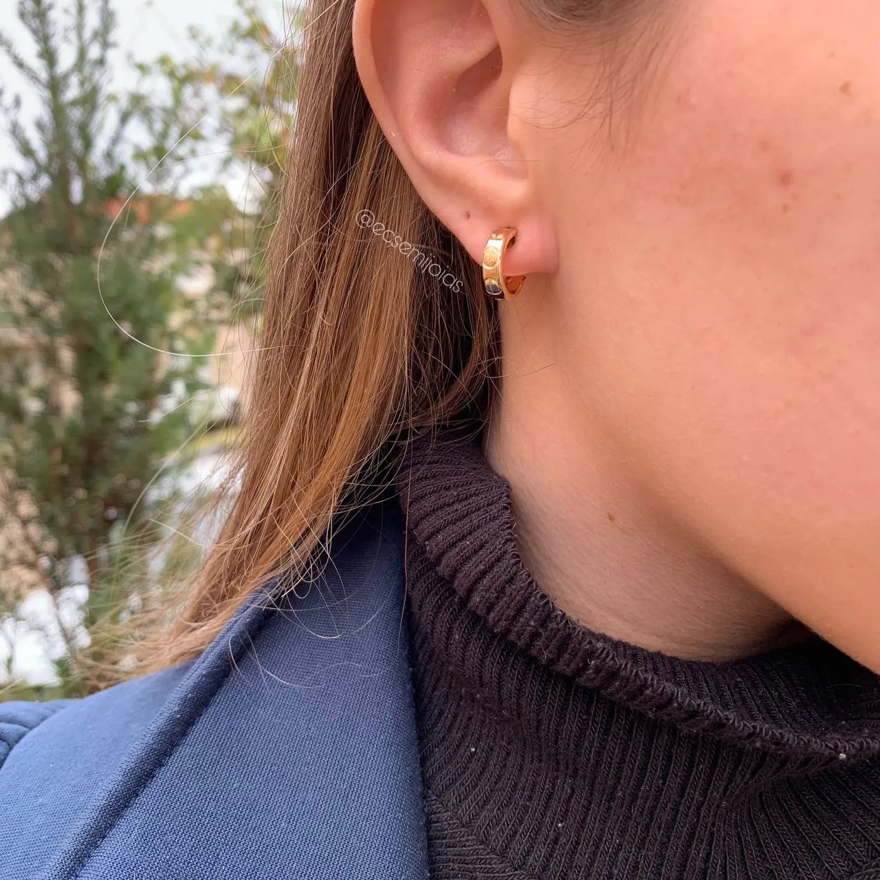 Brinco argola P com desenhos geometricos - banhado a ouro 18k