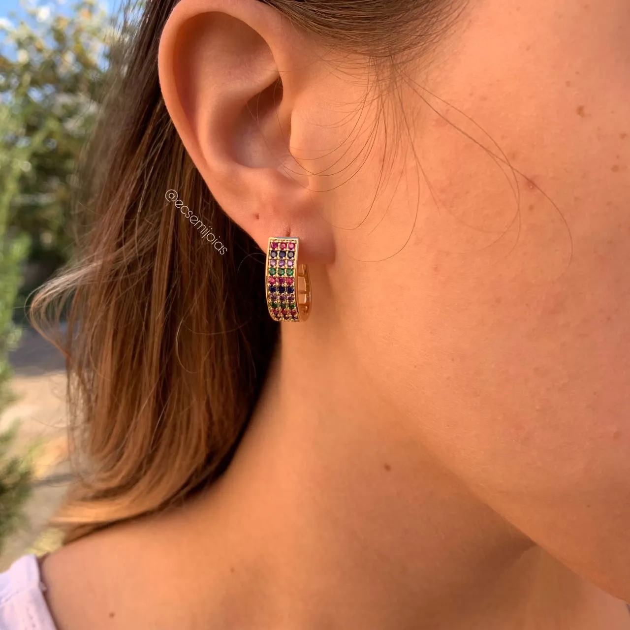 Brinco argola três fileiras cravejadas - banhado a ouro 18k