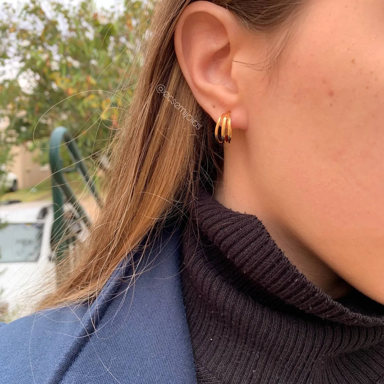 Brinco argola três fios fina P - banhado a ouro 18k