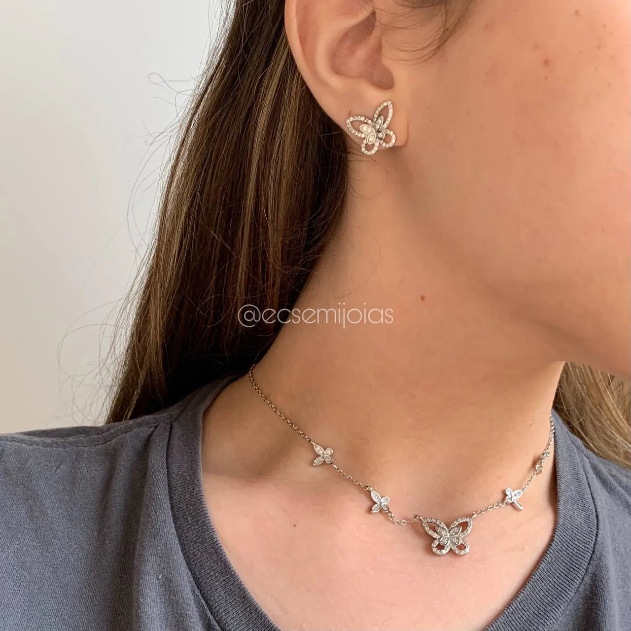 Conjunto de brinco e colar borboleta cravejada vazada - 38 cm + 6 cm de extensor - banhado a ródio branco