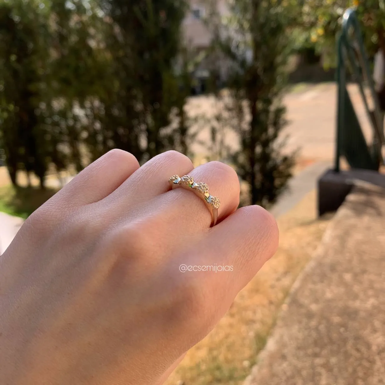 Anel 4 florzinhas cravejadas - banhado a ouro 18k
