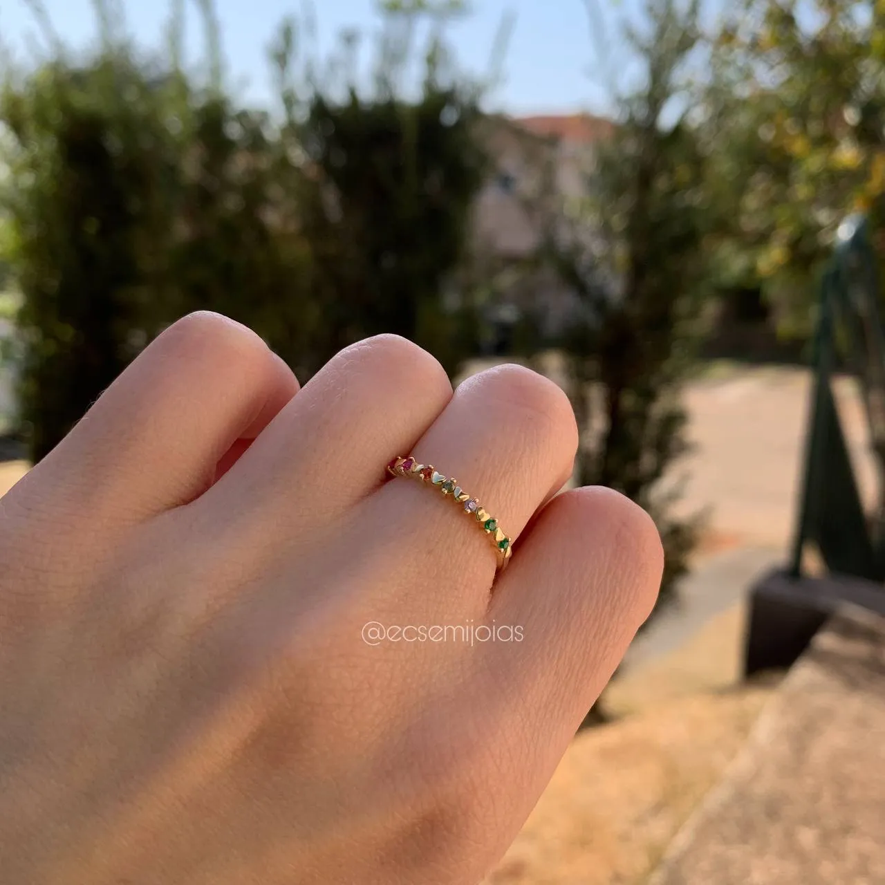 Anel com corações lisos e zircônias - banhado a ouro 18k