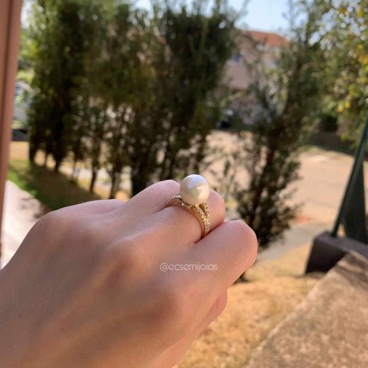 Anel cravejado com pérola 12 mm - banhado a ouro 18k