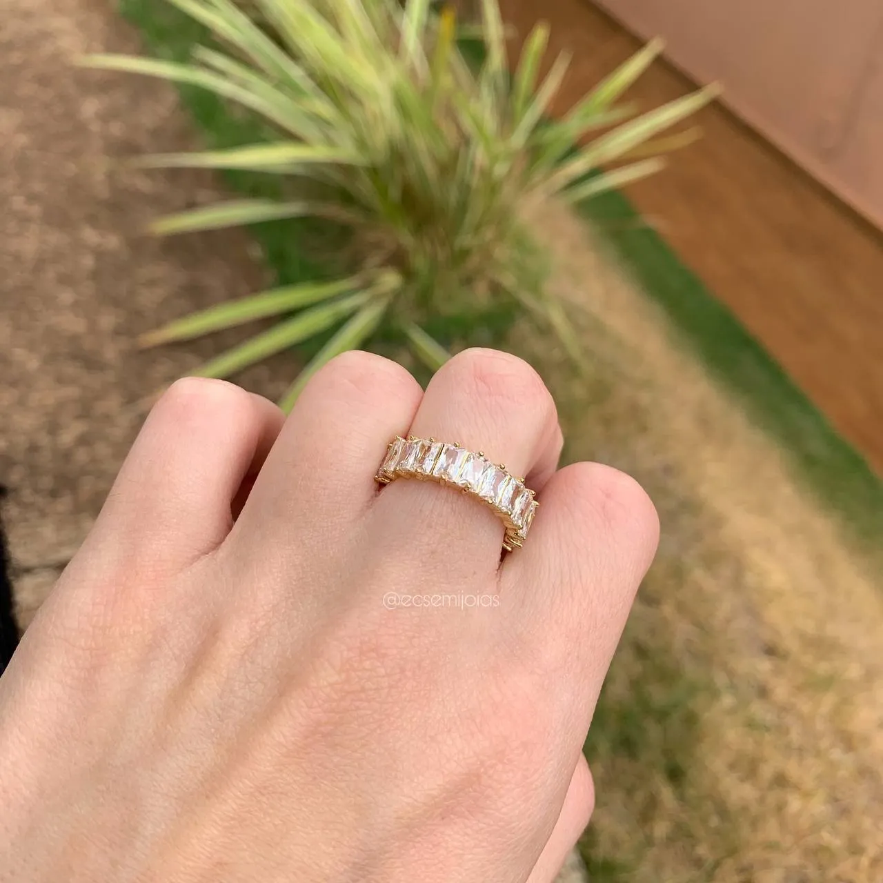 Anel pedra baguete - banhado a ouro 18k
