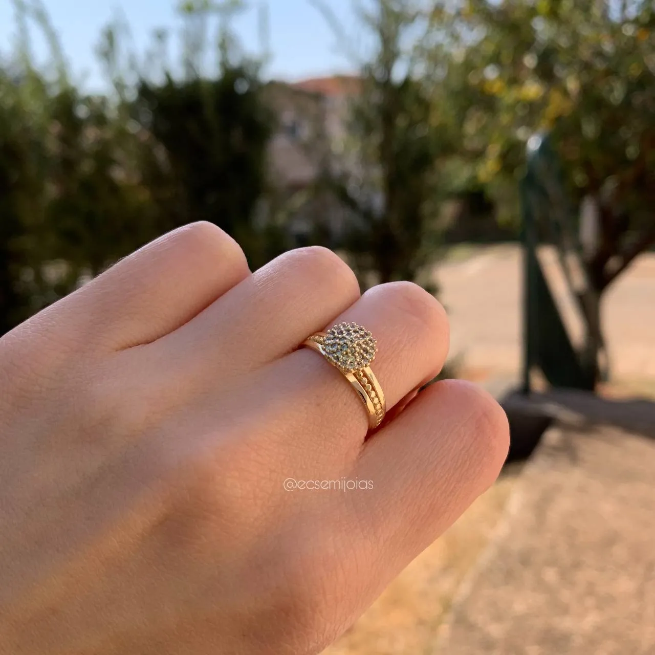Anel solitario cravejado  - banhado a ouro 18k