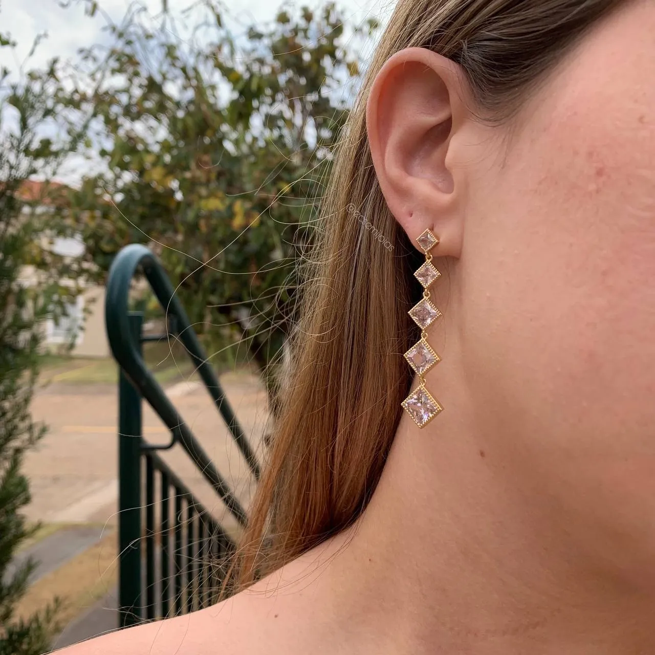 Brinco 5 quadrados - banhado a ouro 18k