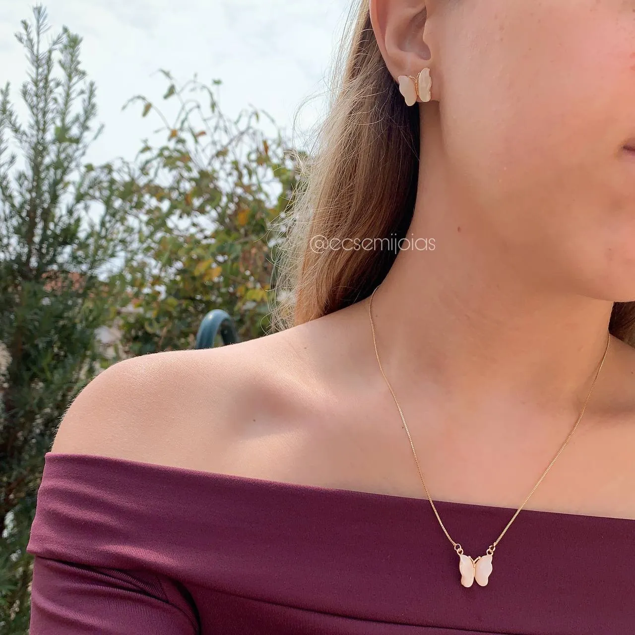 Conjunto de brinco e colar de borboleta de madreperola - 50 cm  - banhado a ouro 18k
