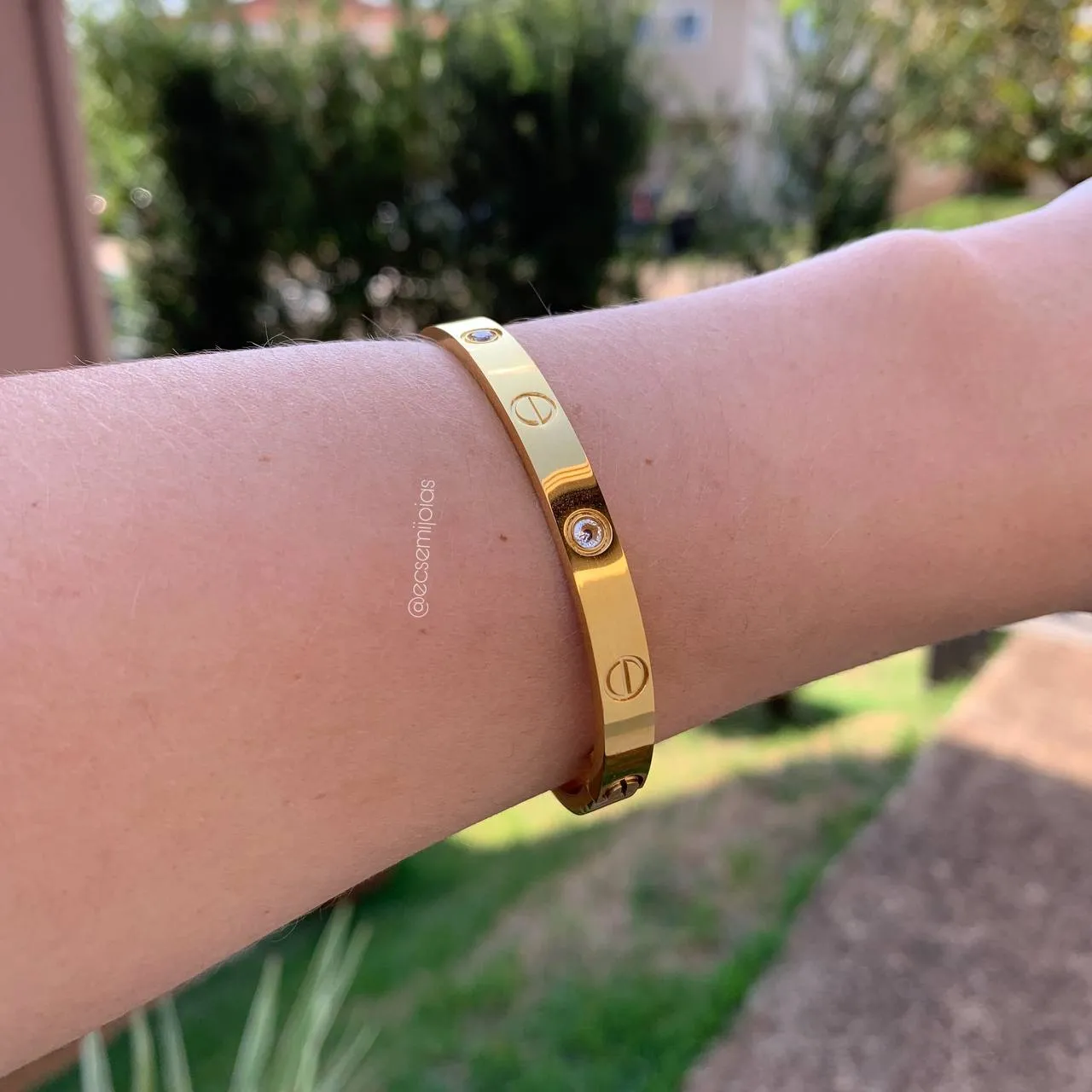 Bracelete liso com desenhos + chave