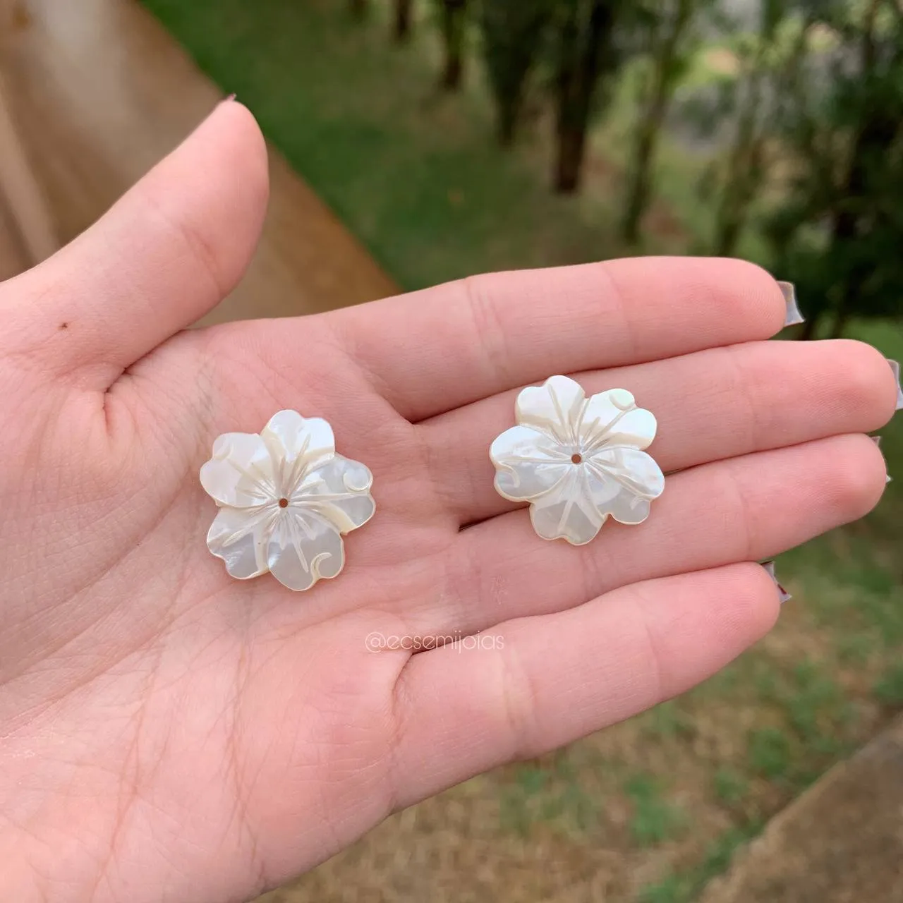 Brinco flor de madrepérola 5 pétalas para encaixar brinco