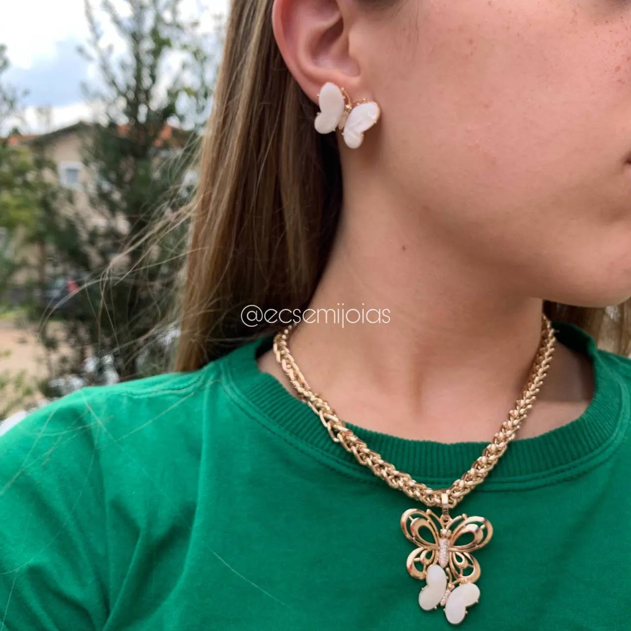 Conjunto de brinco e colar de malha palmeira com borboleta -  45 cm + 5 cm de extensor - 7 mm de espessura - banhado a ouro 18 k