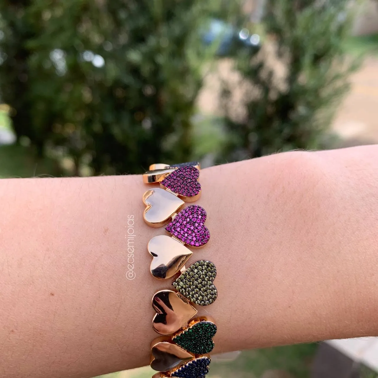 Pulseira corações cravejados - 20 cm - banhado a ouro 18k