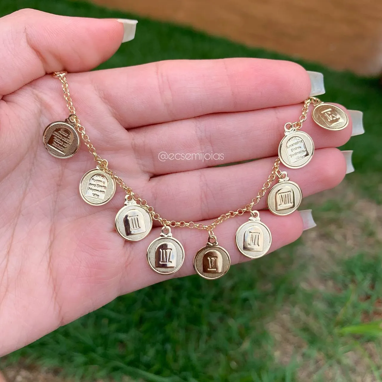 Pulseira 10 mandamentos chapinhas redondas - 17cm + 5 cm de extensor - banhado a ouro 18k