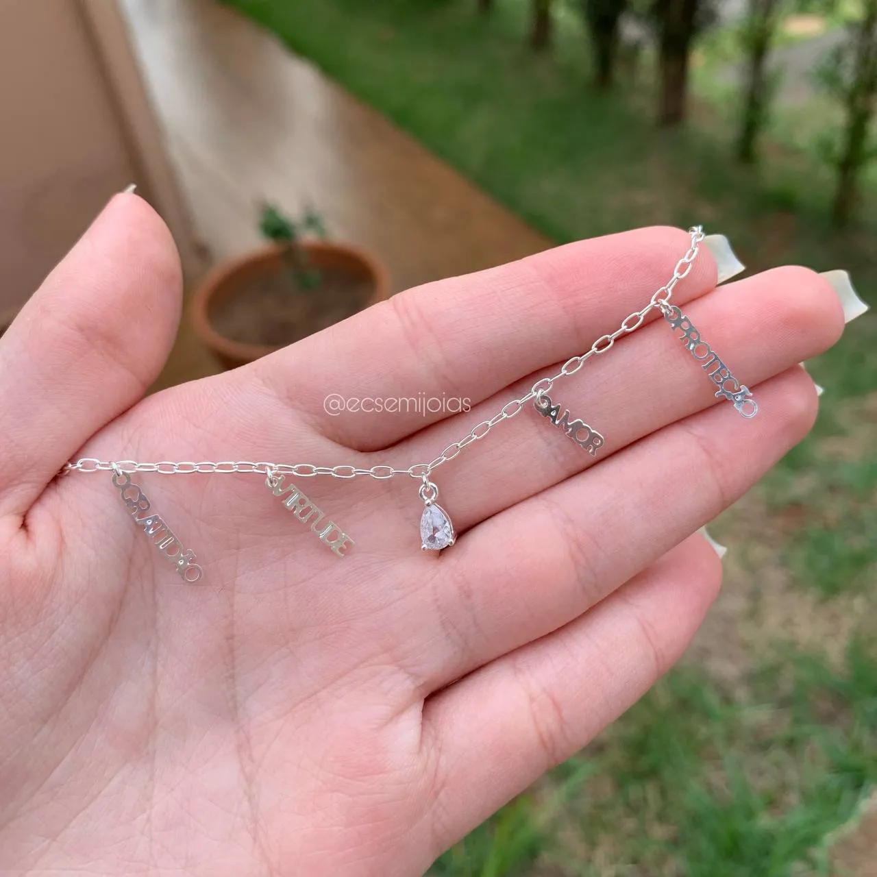 Pulseira gratidão virtude amor proteção e uma gota - 20 cm - banhado a prata 925
