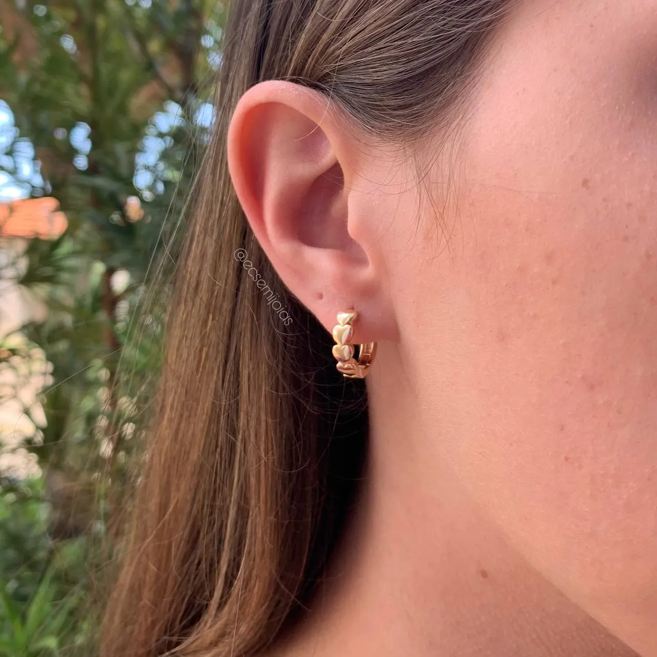 Brinco argola de corações lisa M - banhado  a ouro 18k