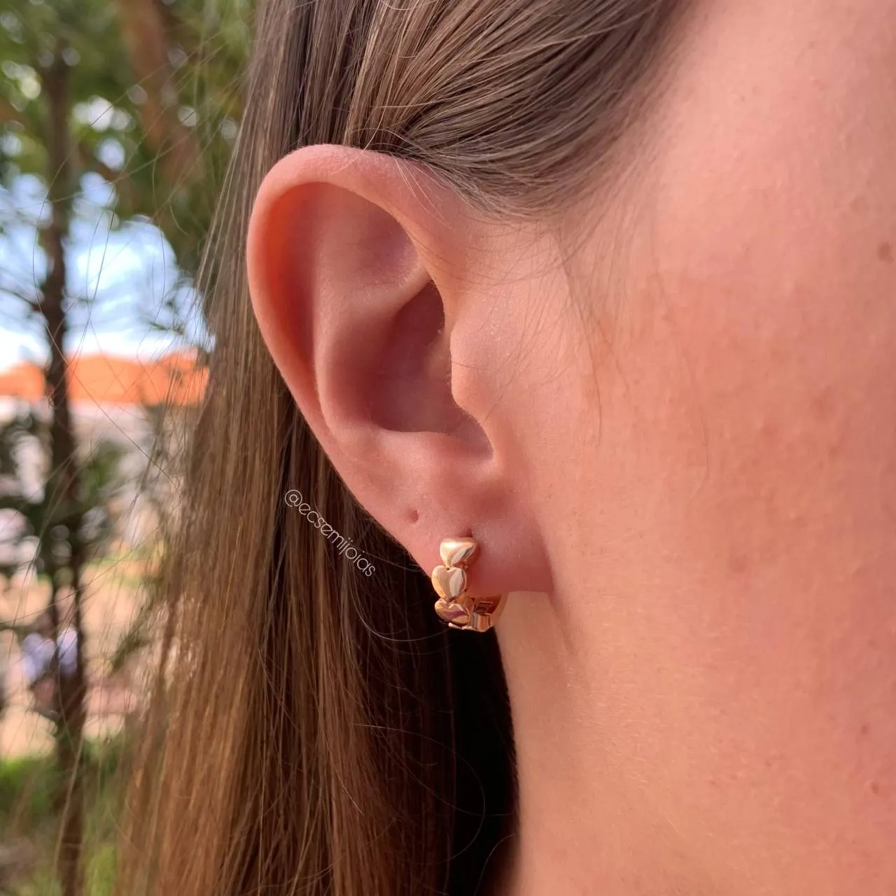 Brinco argola de corações lisa P - banhado  a  ouro 18k