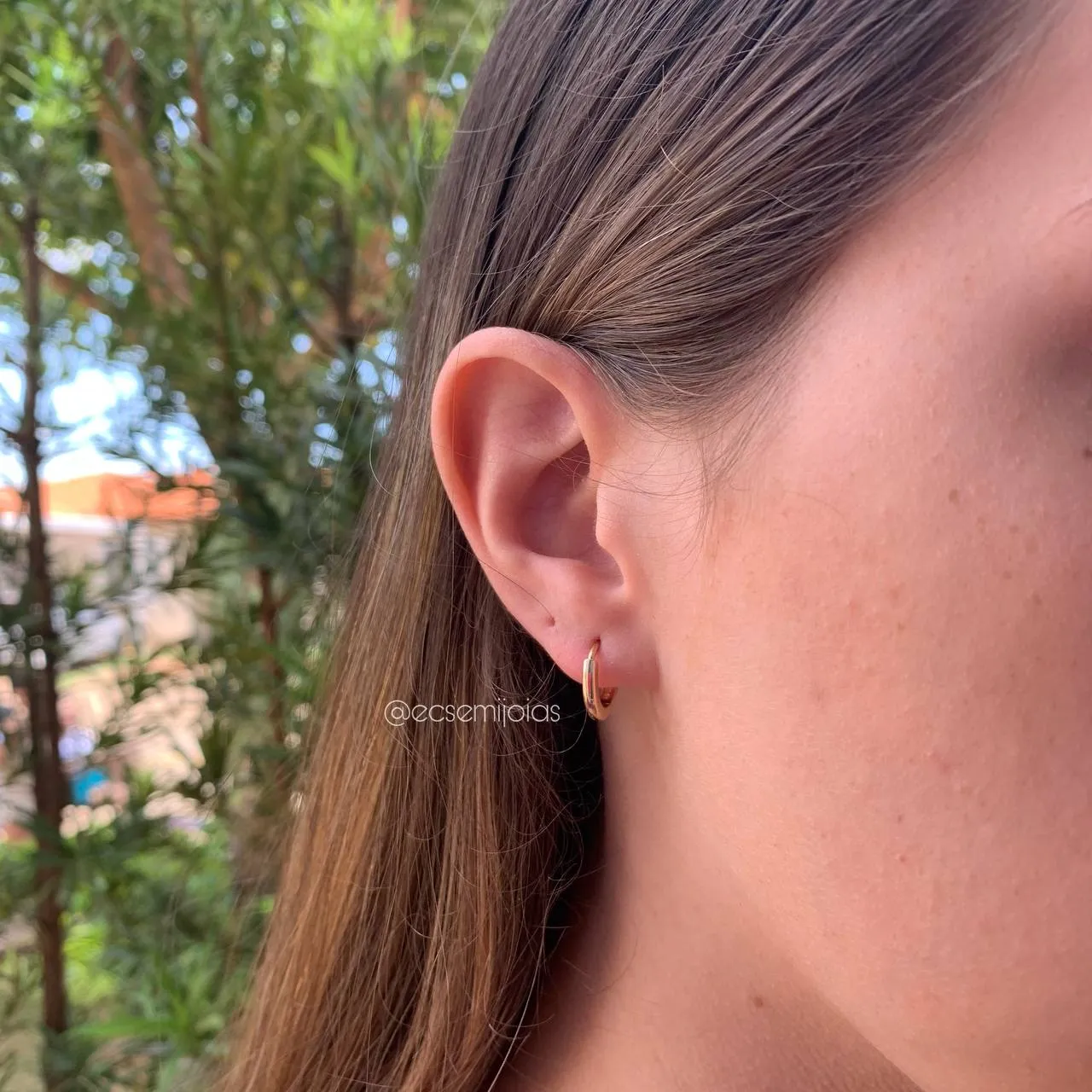 Brinco argola lisa M - banhado a ouro 18k