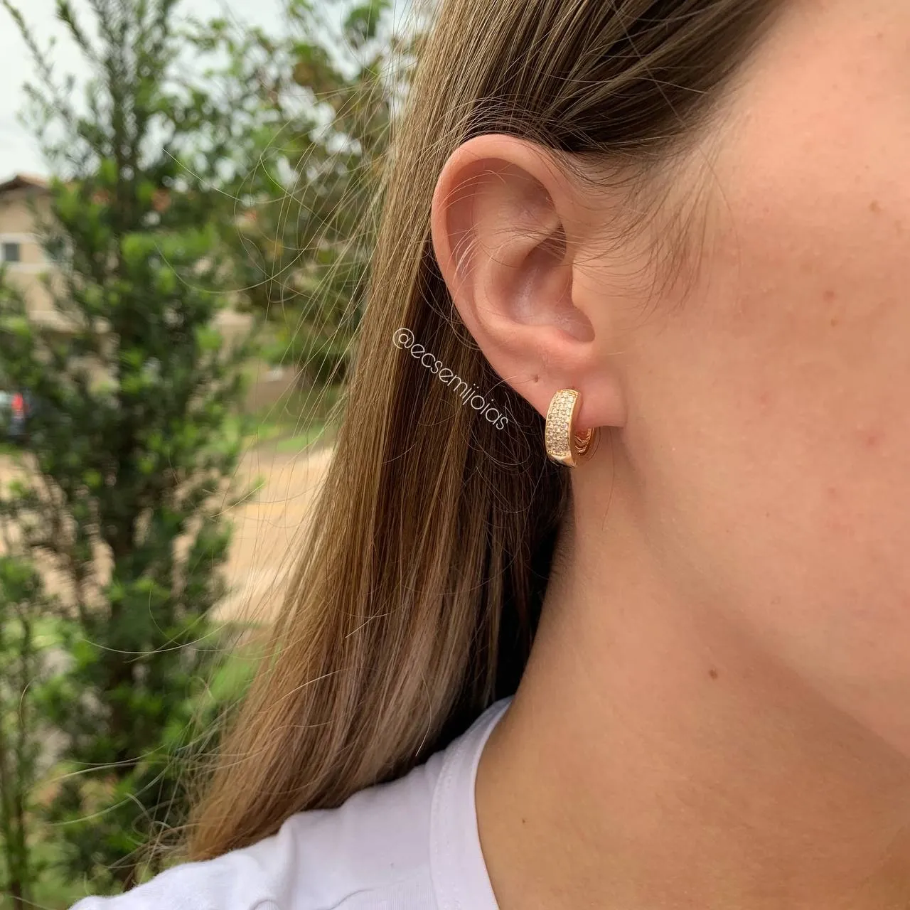 Brinco argola três fileiras cravejadas - banhado a ouro 18k