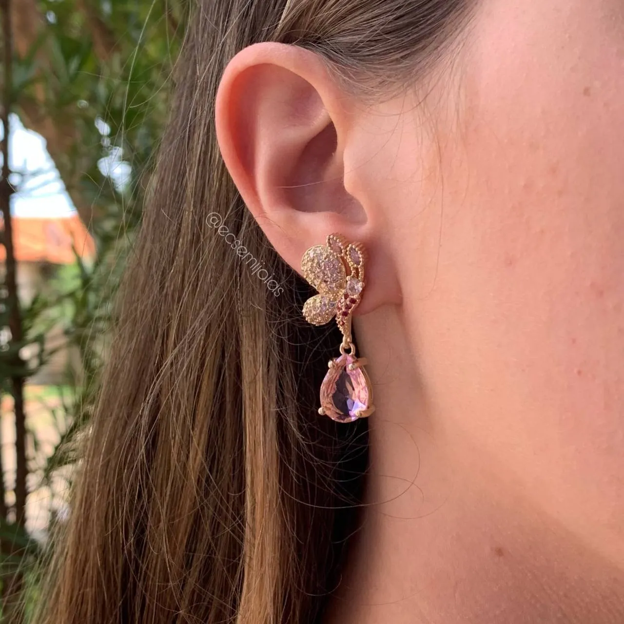 Brinco de borboleta cravejada - banhado a ouro 18k