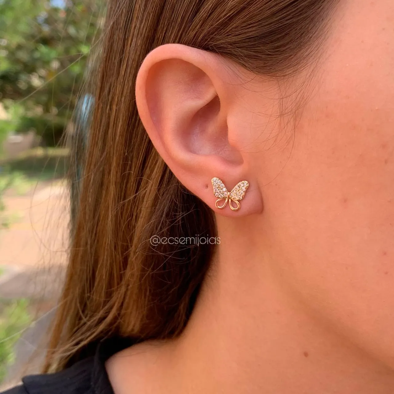 Brinco de borboleta cravejada G - banhado a ouro 18k