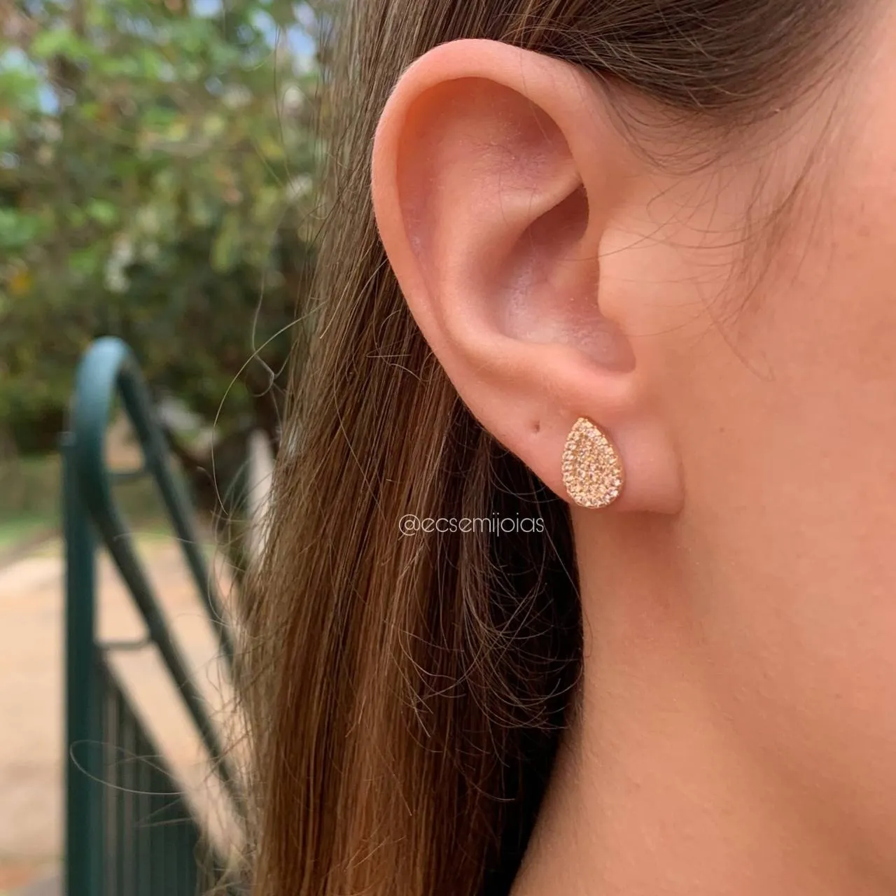 Brinco de gota cravejada  - banhado a ouro 18k