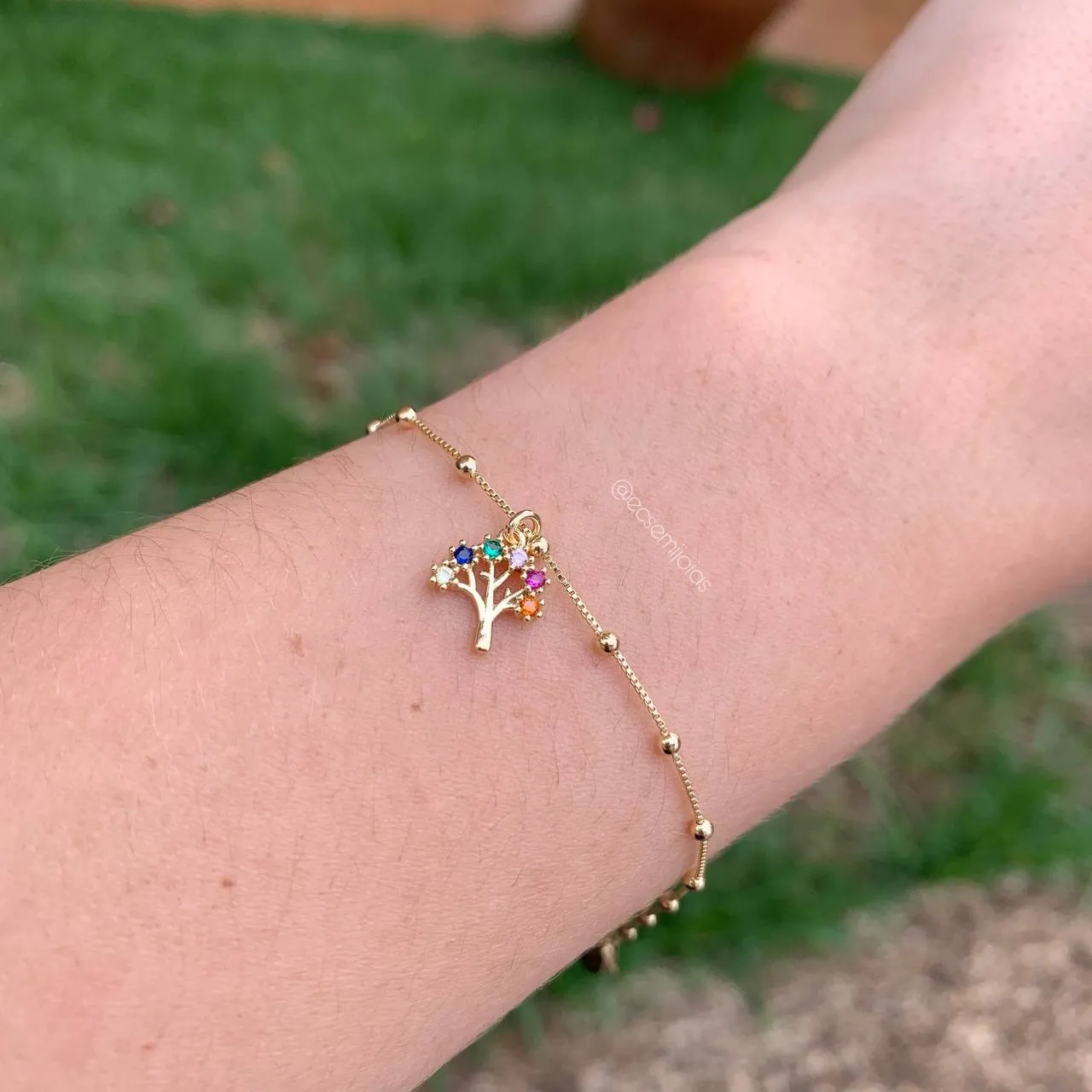 Pulseira de bolinhas com pingente de árvore - 17 cm + 5 cm de extensor - banhado a ouro 18k