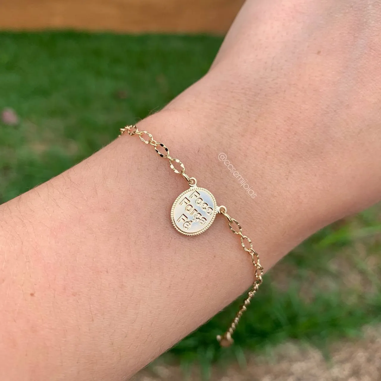 Pulseira foco força e fé - 17 cm + 5 cm de extensor - banhado a ouro 18k