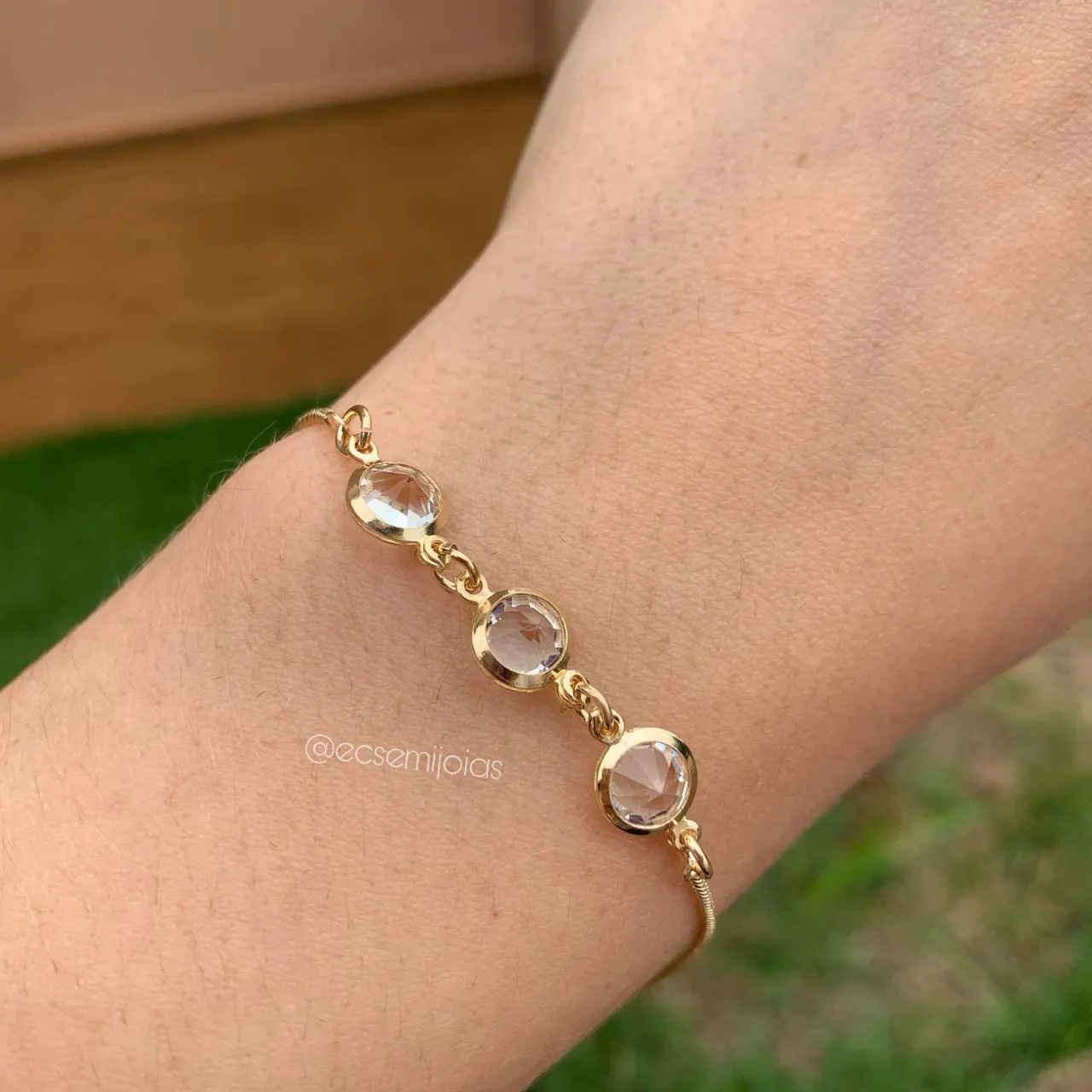 Pulseira shambala três pontos de luz - 20 cm regulavel - banhado a ouro 18k