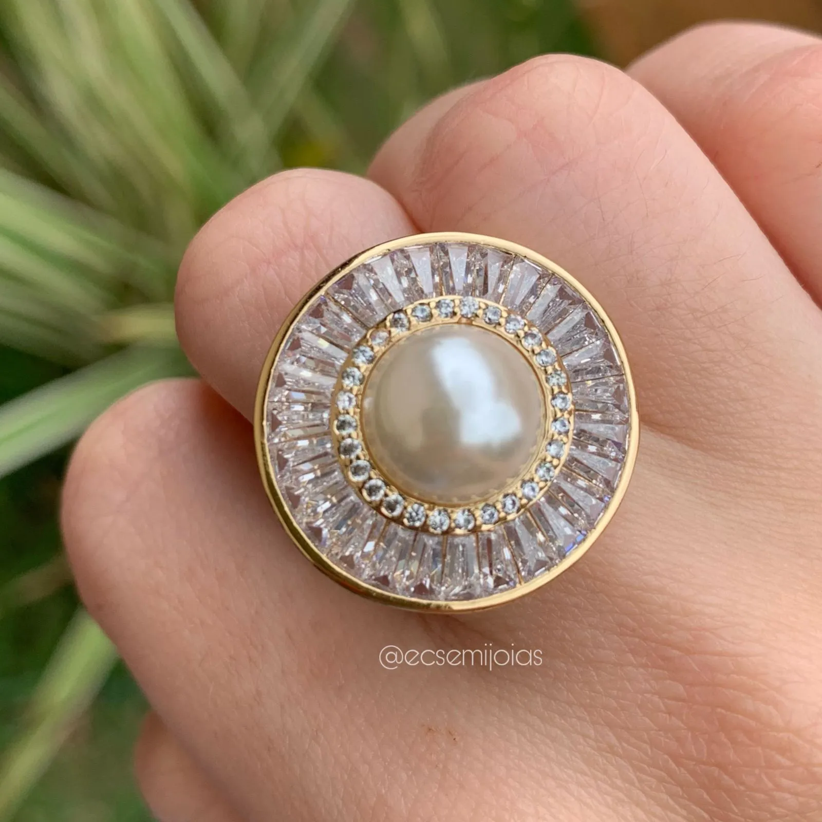 Conjunto brinco e anel de pérola com zirônias em volta - banhado a ouro 18k